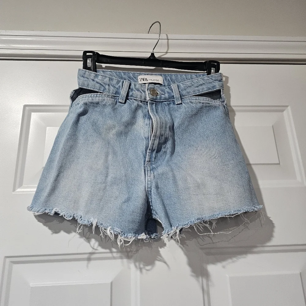 Zara cut outs on the pockets size 0